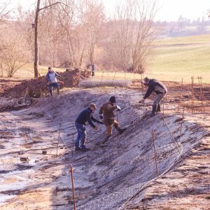 20220307 froschweiher einbringen biberschutzdraht 36 800674f2