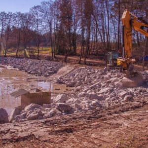 20220308 froschweiher einbringen steinschuettung 1 c76f9864