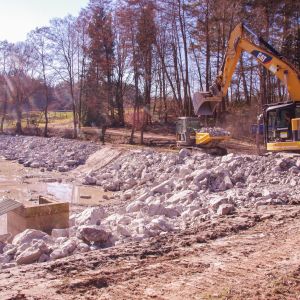 20220308 froschweiher einbringen steinschuettung 2 195e2e97