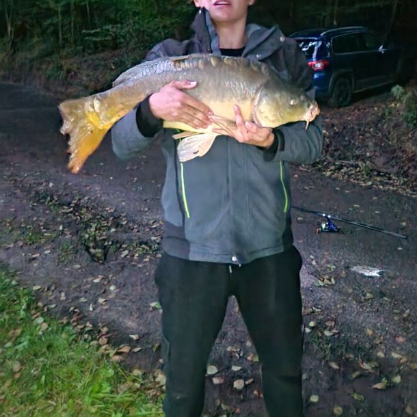 20250804 karpfen fleckenbachsee 79cm 7170g lennart hager.jpgbaf70 20250804 karpfen fleckenbachsee 79cm 7170g lennart hager.jpgbaf70